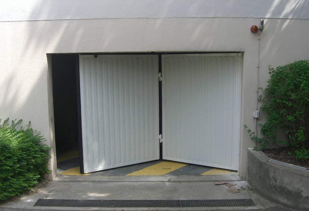 porte de garage automatique battante accordéon